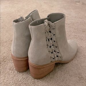 Woman’s booties size 9.5